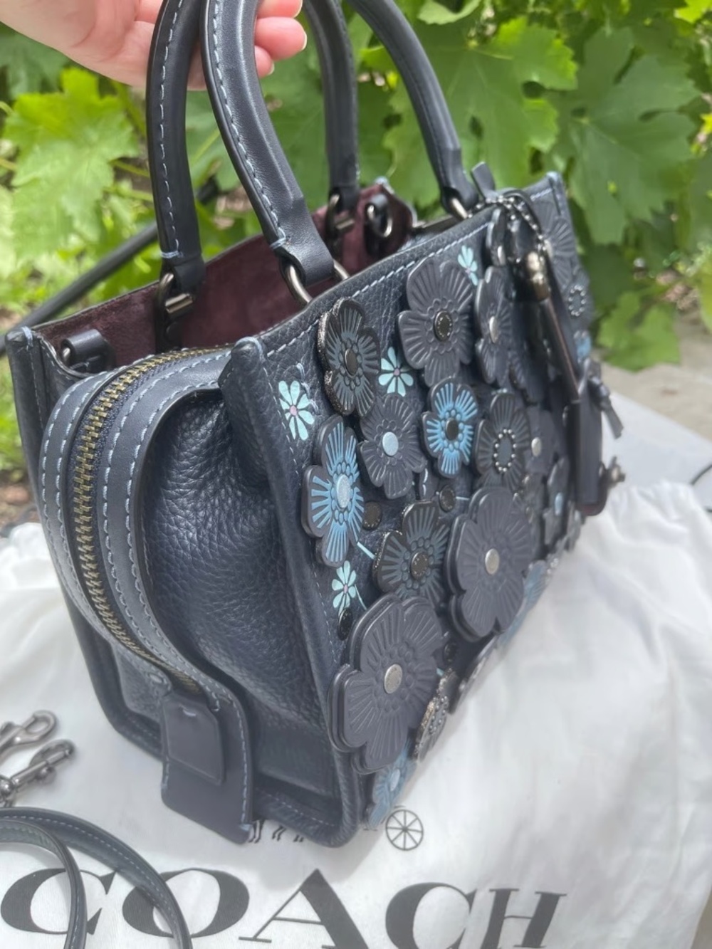 Coach Rogue 25 Tea Rose HTF Color - Midnight Navy - Incl. Scarf and Flower Charm - Picture 4 of 15